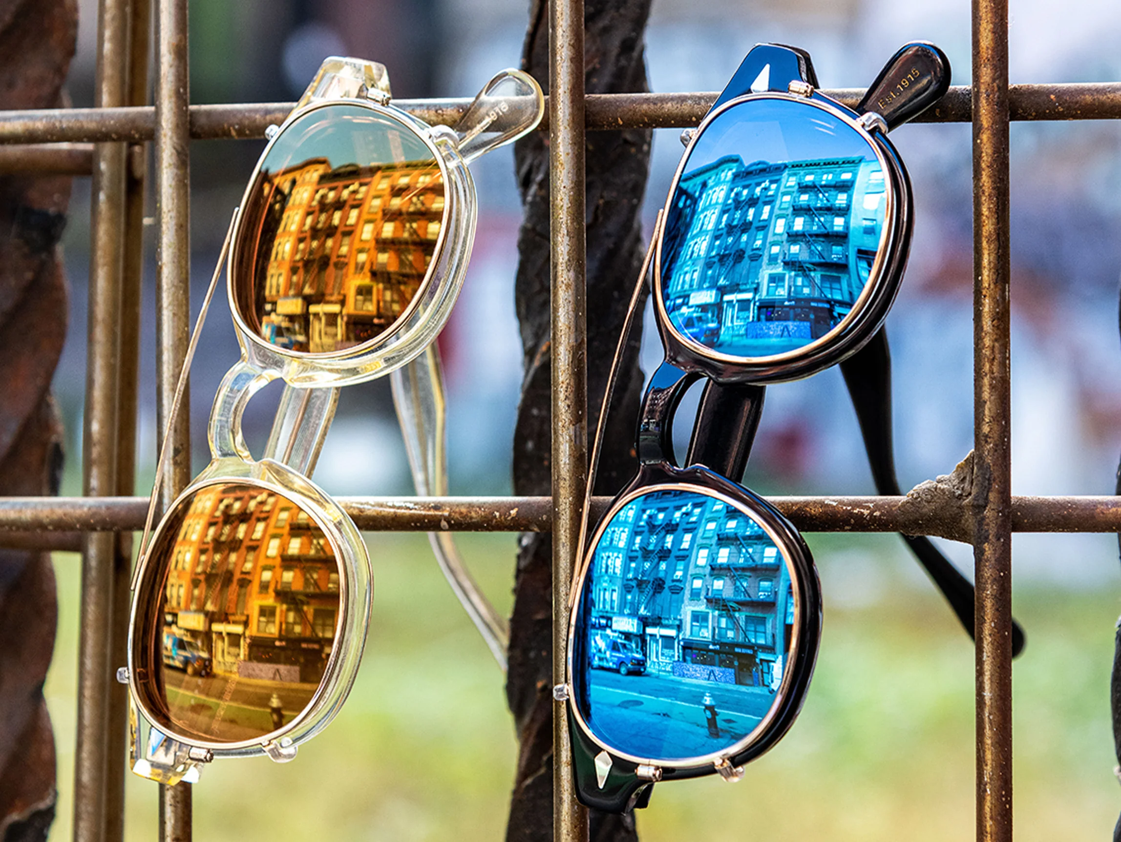 2090-cliptosh-gold-with-mirror-3.webp CLIPTOSH GOLD WITH MIRROR